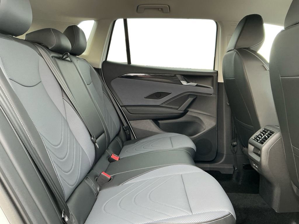 New 2026 Volkswagen Tiguan SE AWD/4WD image 18