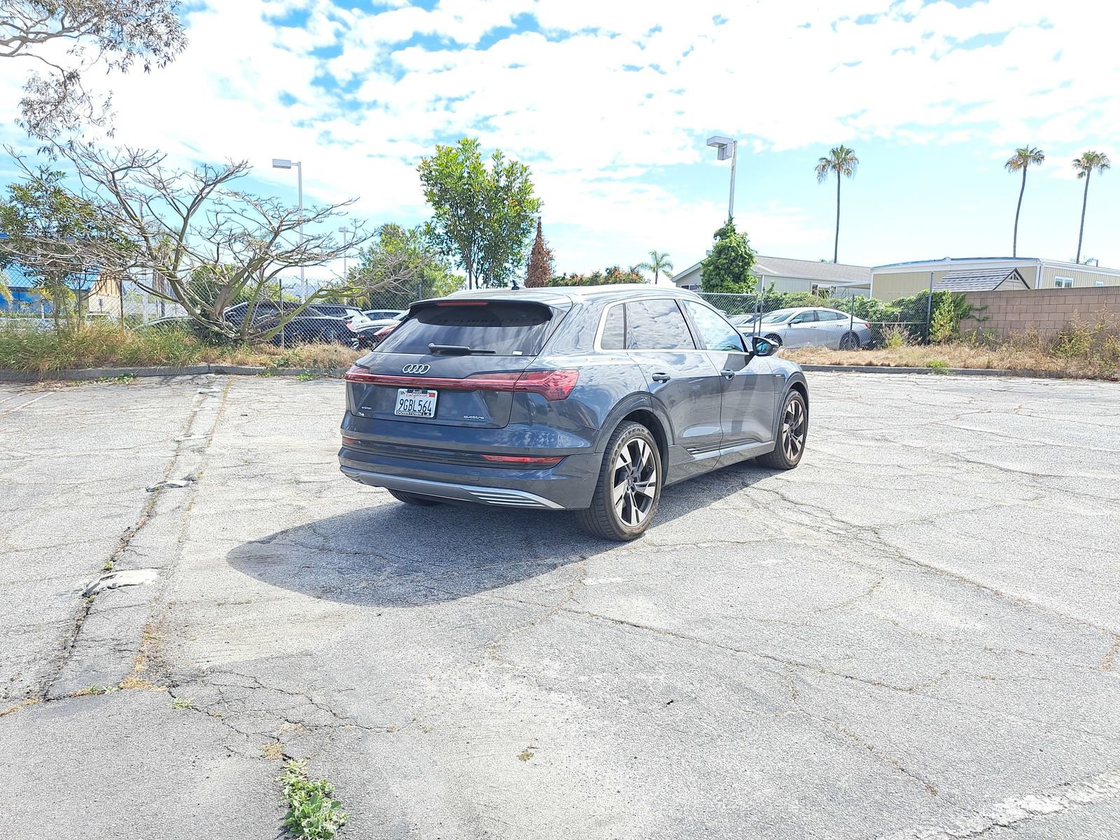 Used 2023 Audi e-tron Premium Plus w/ Premium Plus Package AWD/4WD image 5