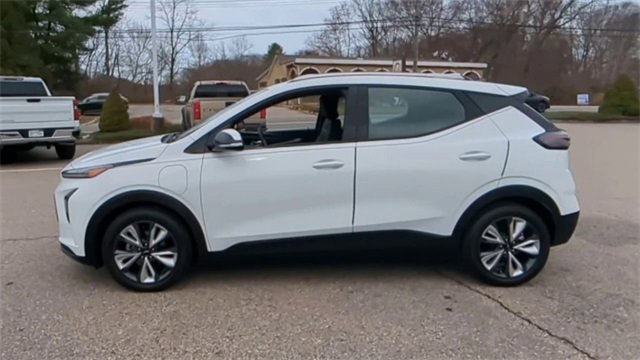 Certified 2022 Chevrolet Bolt EUV LT w/ Convenience Package image 5