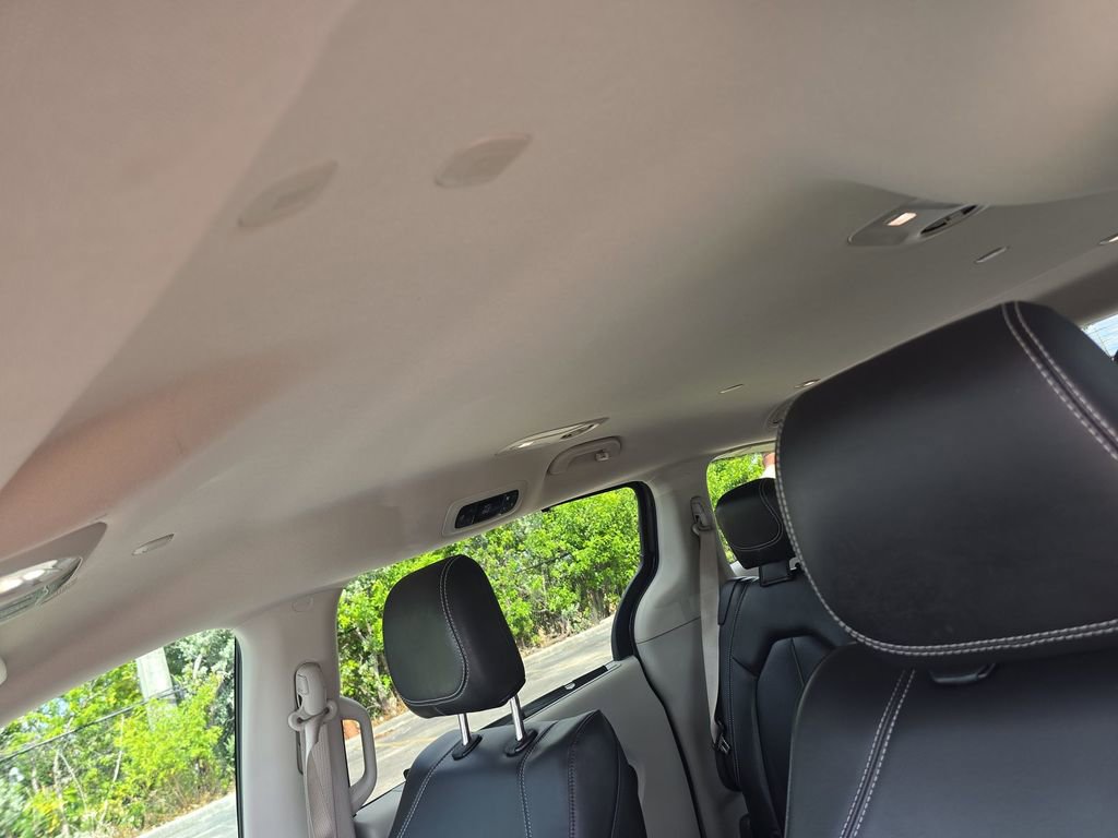 Used 2023 Chrysler Pacifica Touring-L FWD image 20