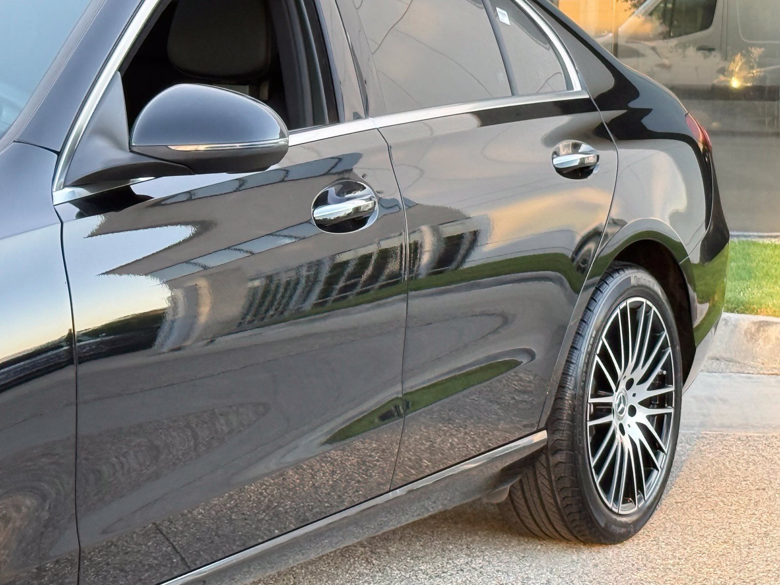 Used 2024 Mercedes-Benz C 300 Sedan image 4