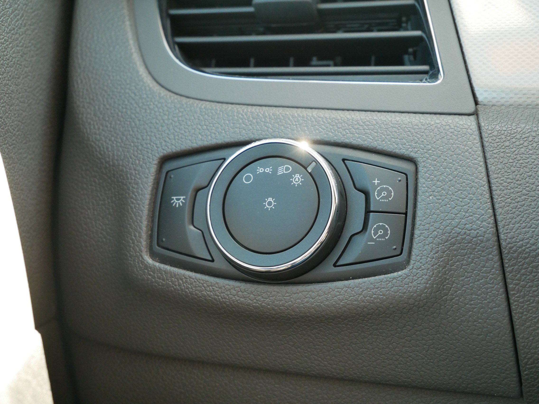 Used 2011 Ford Edge SEL w/ 202A Rapid Spec Order Code AWD/4WD image 26