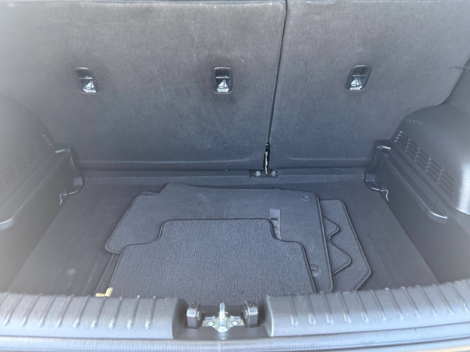 Used 2025 Kia Soul LX w/ LX Technology Package FWD image 30