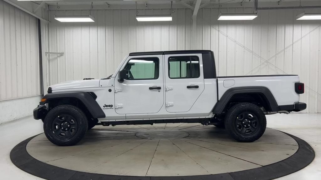 Used 2023 Jeep Gladiator Sport AWD/4WD image 5