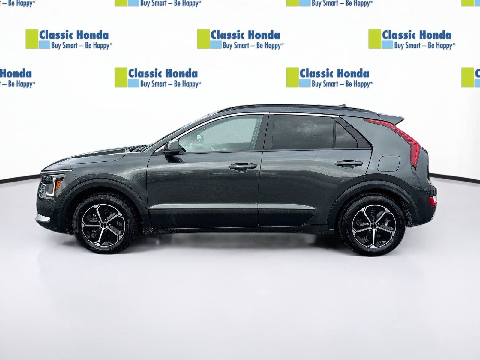 Used 2025 Kia Niro LX FWD image 4