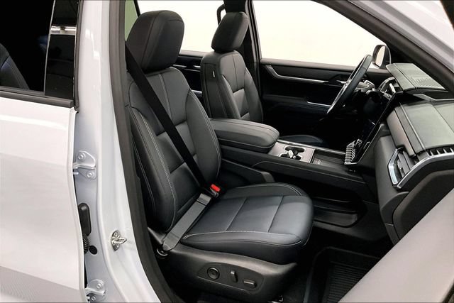 Used 2026 GMC Acadia Elevation w/ Elevation Premium Package AWD/4WD image 8
