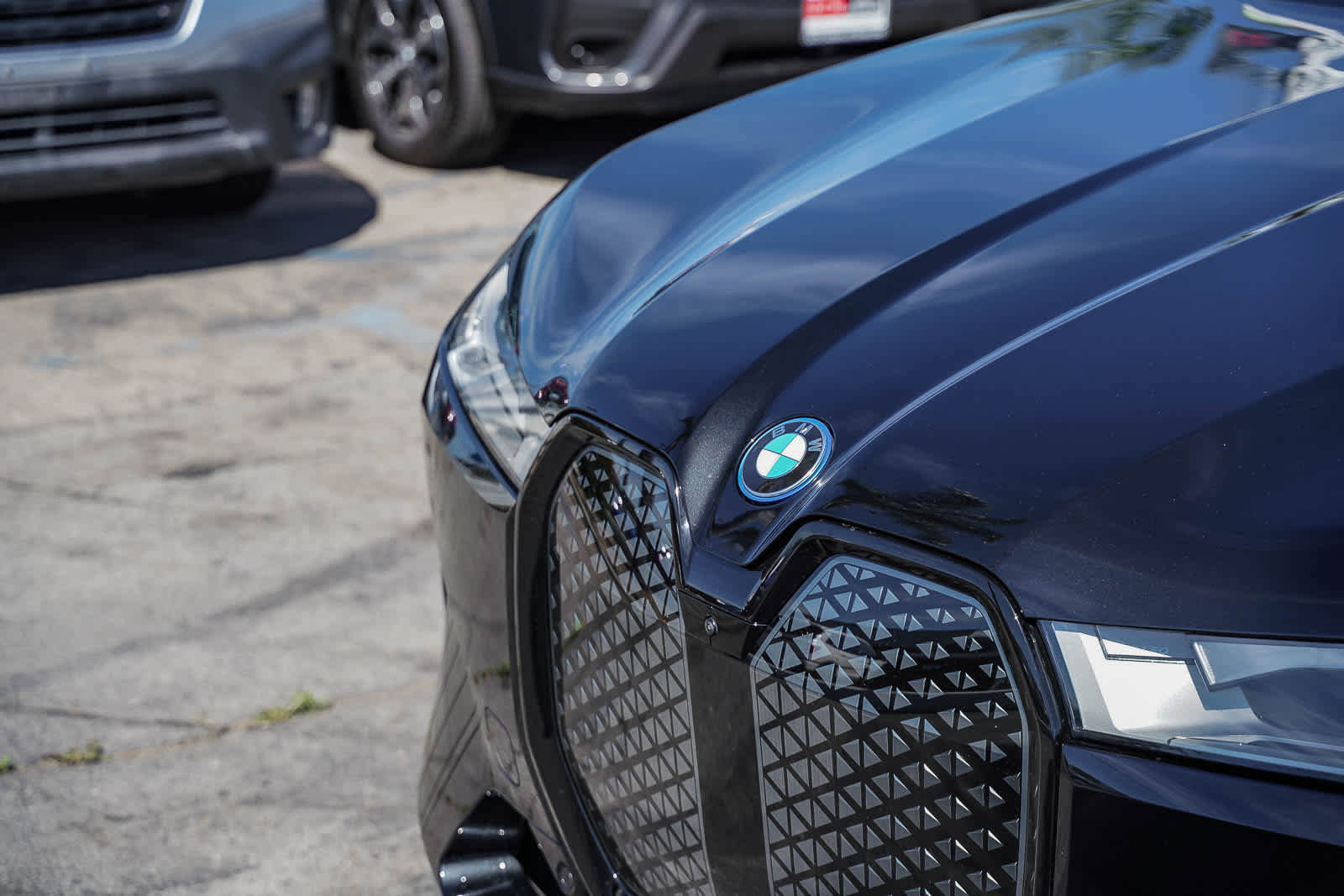 Used 2023 BMW iX xDrive50 w/ Sport Package image 11