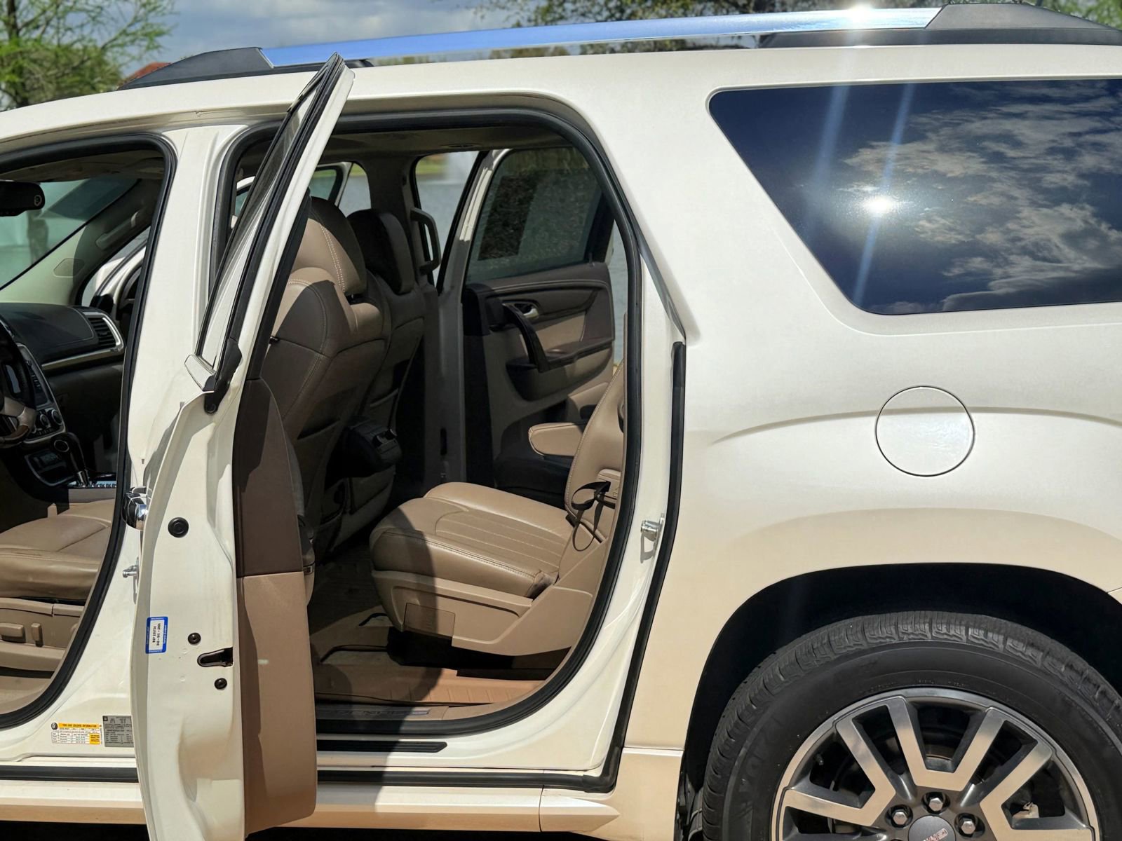 Used 2013 GMC Acadia Denali image 18