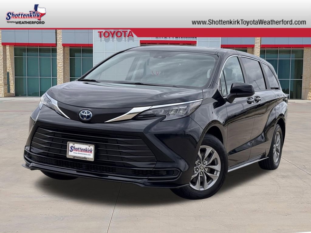 Used 2024 Toyota Sienna LE video 1