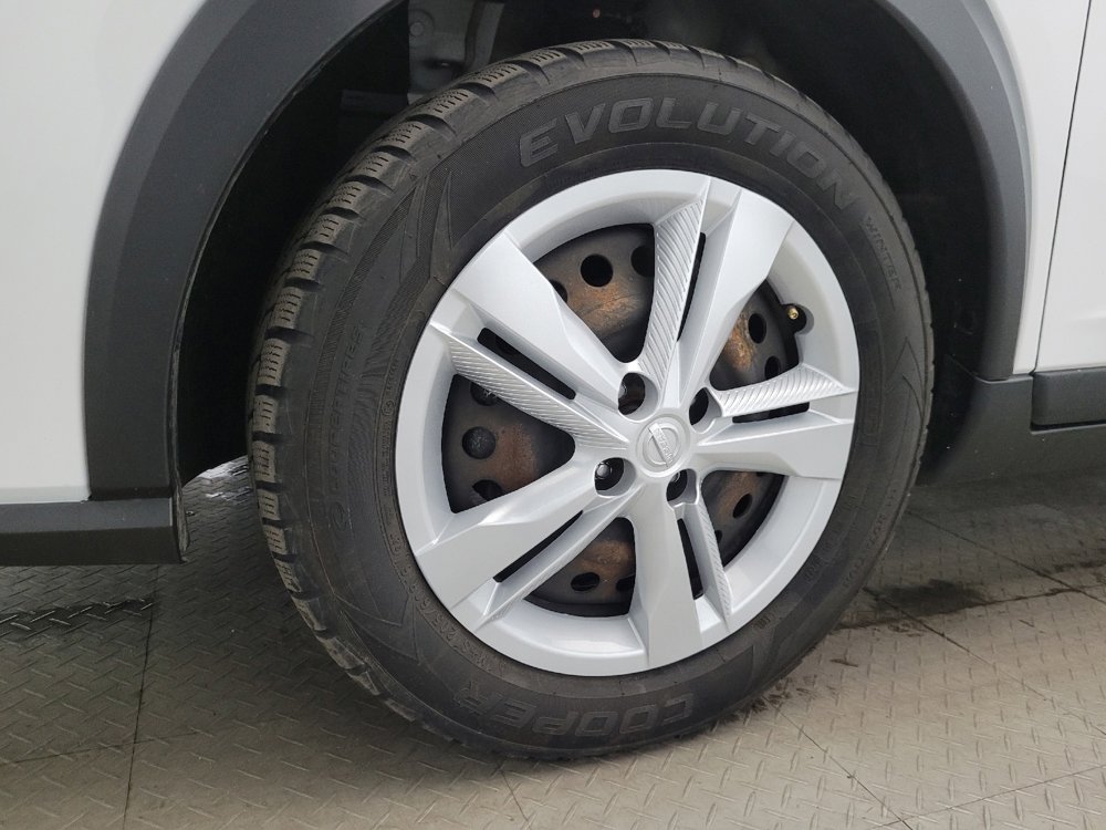 Used 2022 Nissan Kicks S image 31