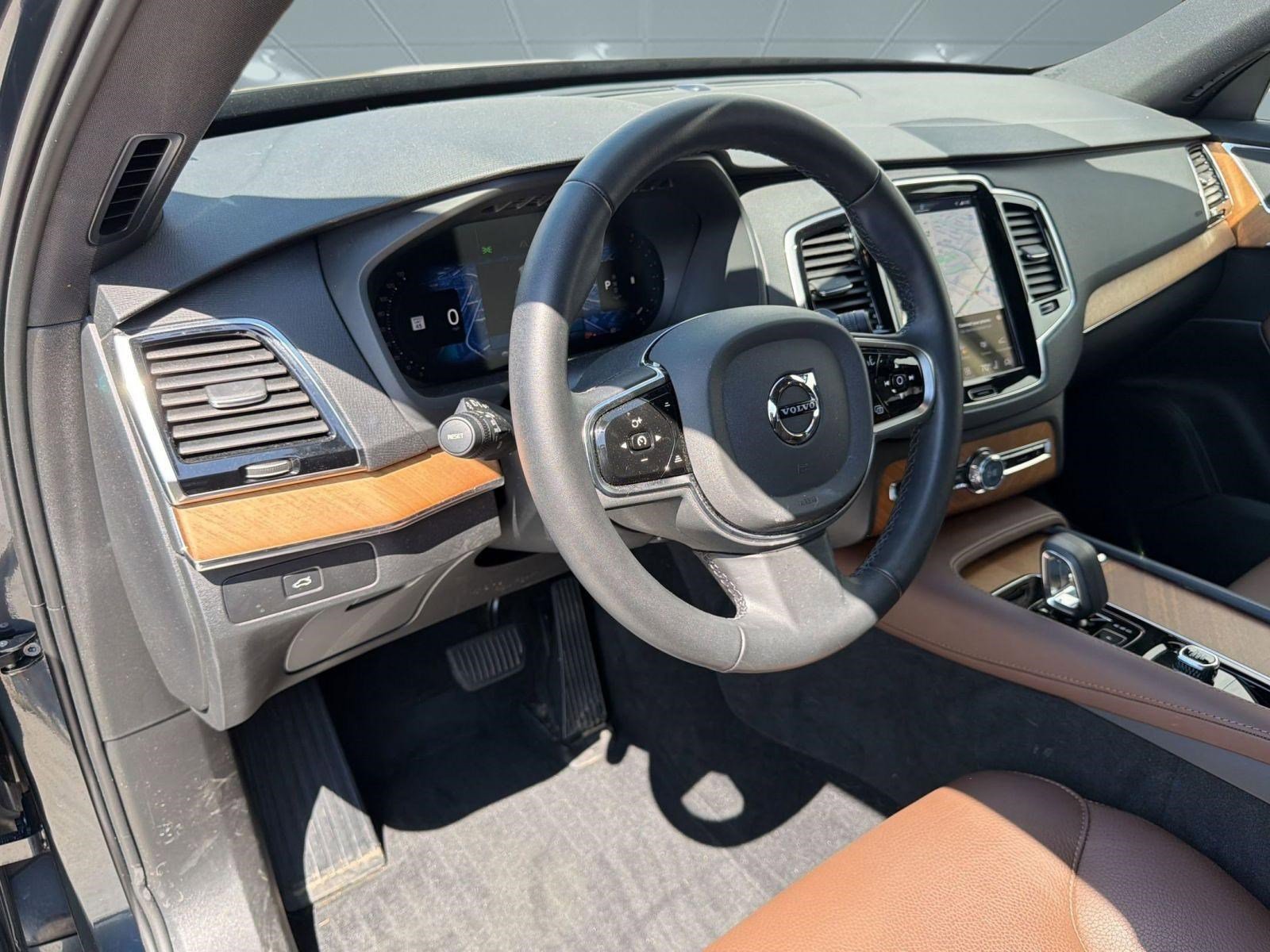 Used 2024 Volvo XC90 B6 Plus w/ Protection Package Premier AWD/4WD image 4