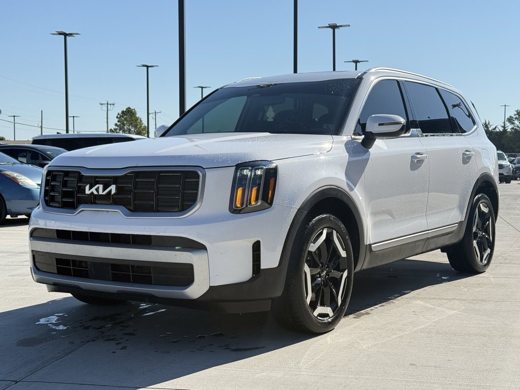 Used 2024 Kia Telluride S w/ S Sunroof Package