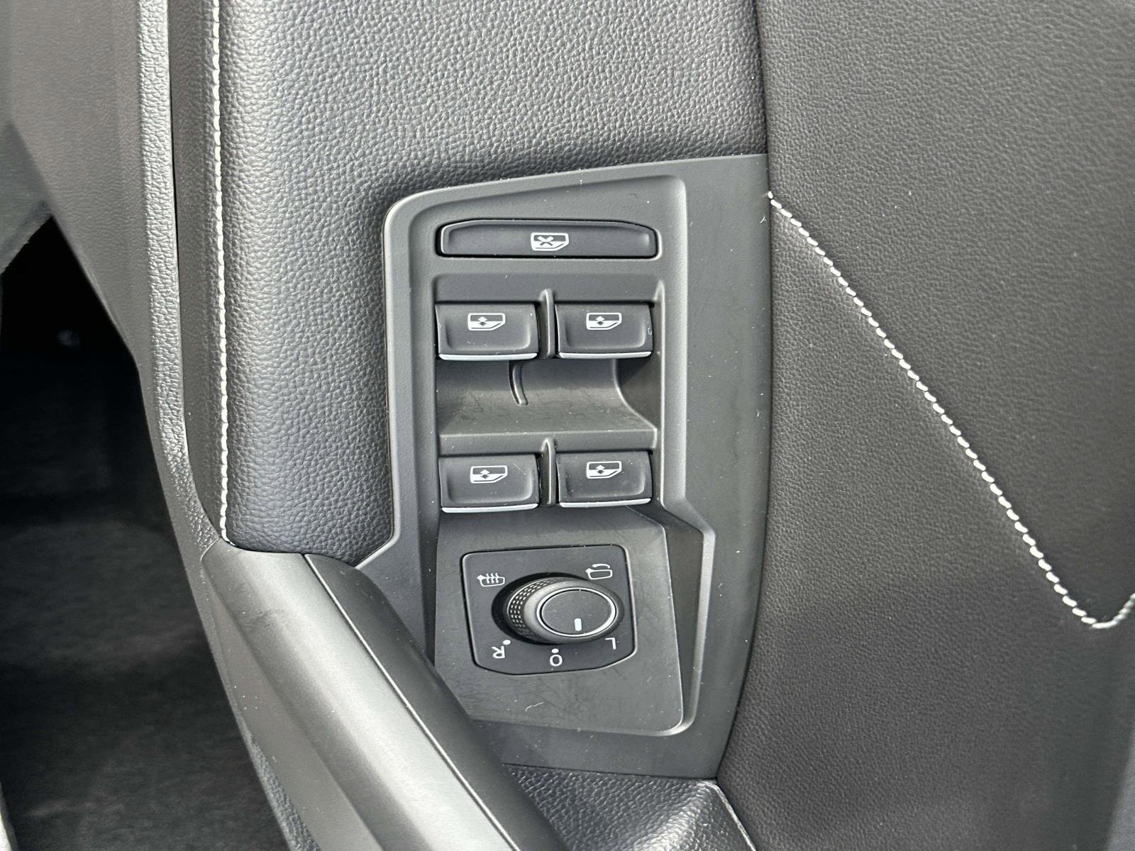 Used 2023 Volkswagen Tiguan SEL R-Line image 22