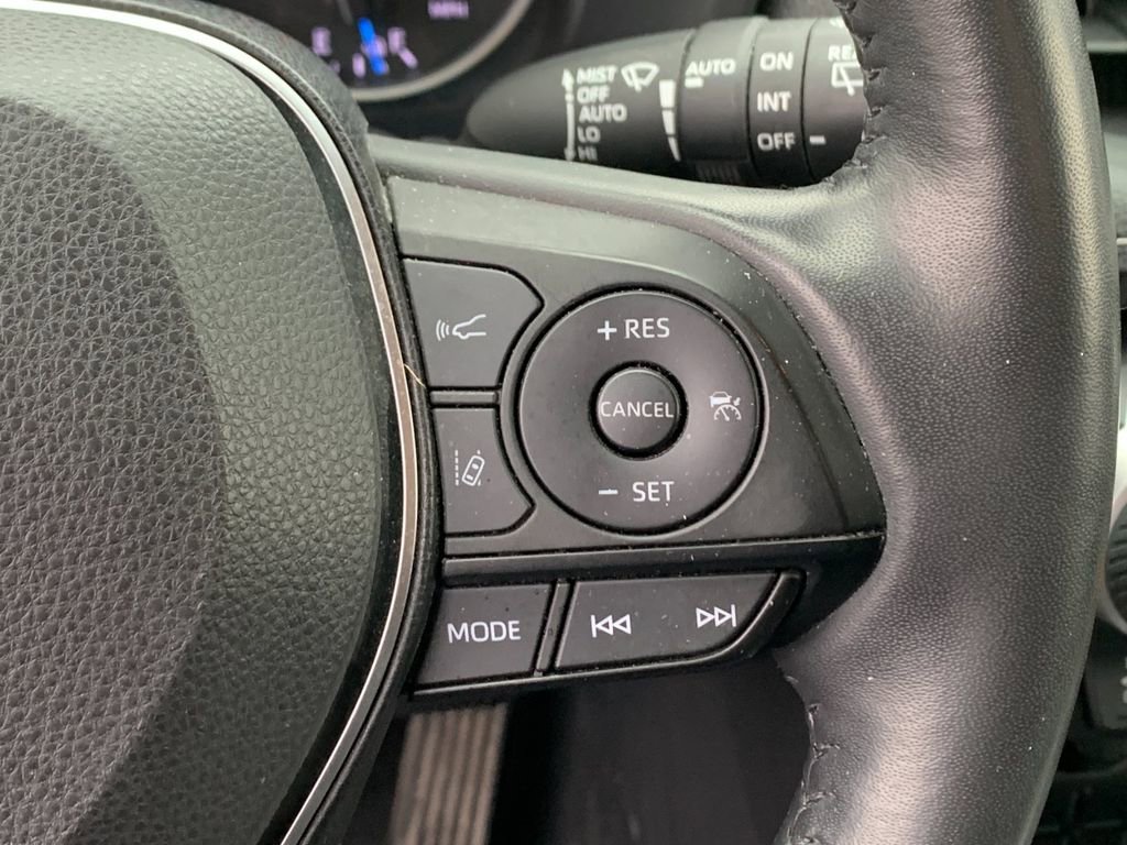 Used 2021 Toyota RAV4 XLE Premium image 27