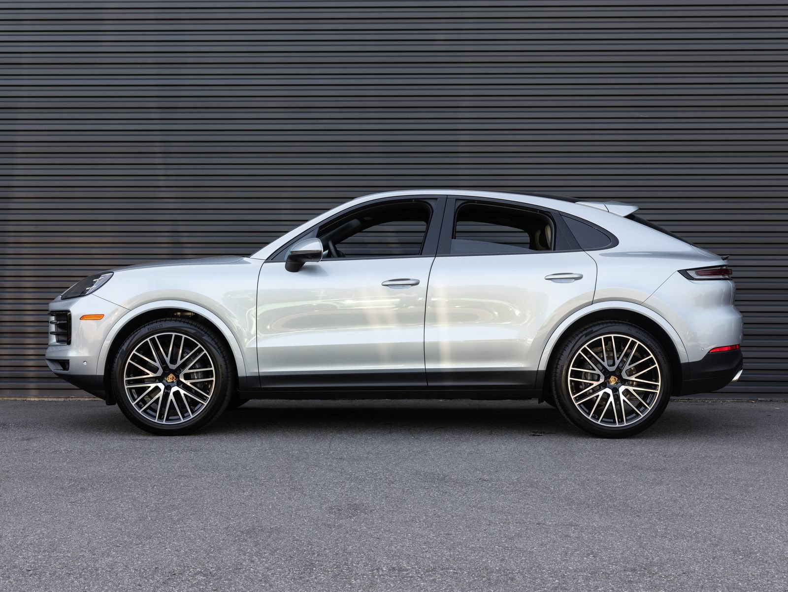New 2026 Porsche Cayenne Coupe AWD/4WD image 2
