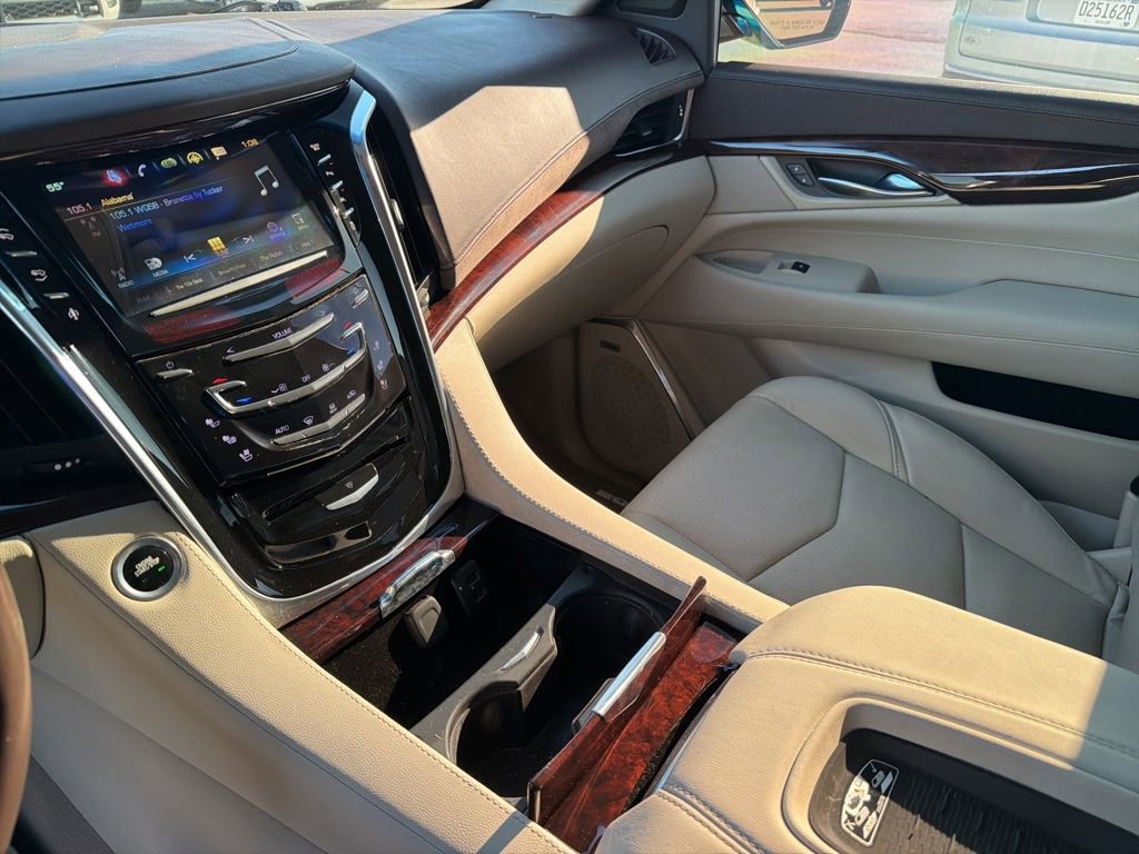 Used 2016 Cadillac Escalade Luxury image 43