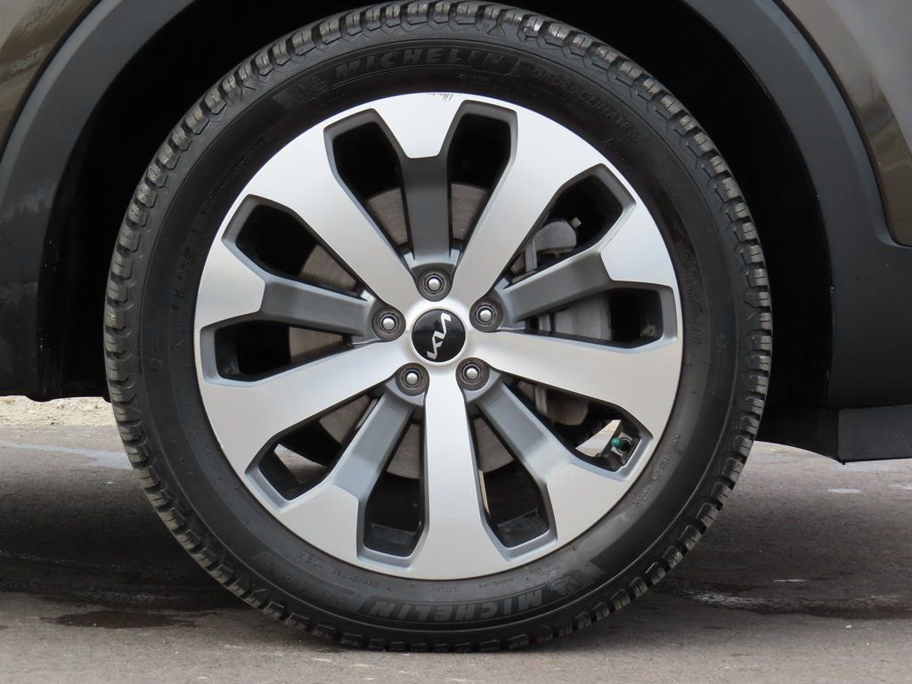 Used 2022 Kia Telluride EX w/ EX Premium Package image 16