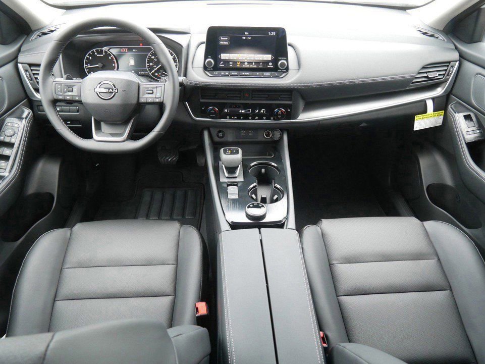 New 2026 Nissan Rogue SV image 7