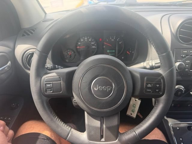 Used 2013 Jeep Compass Latitude FWD image 16