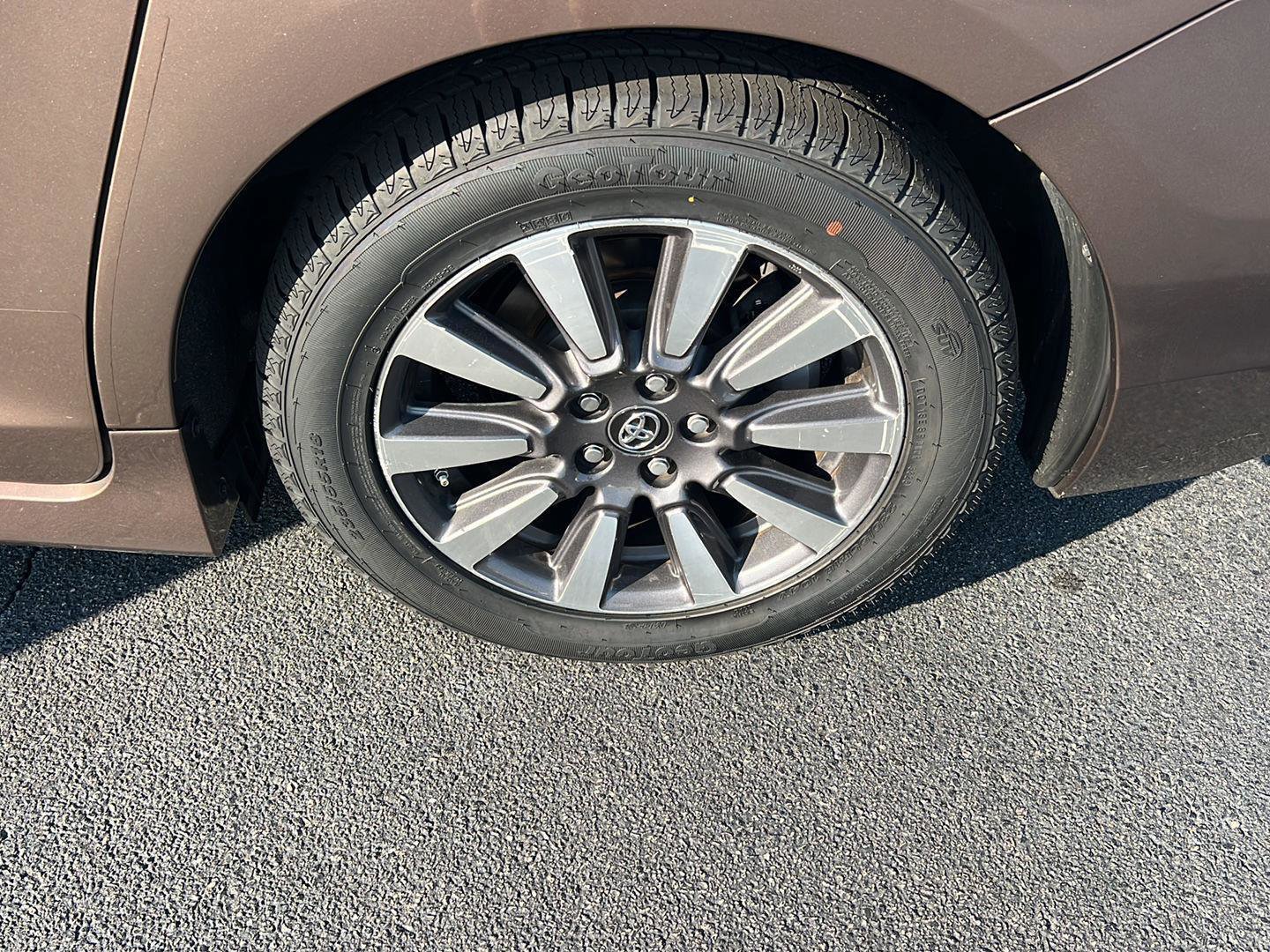 Used 2018 Toyota Sienna Limited Premium image 39