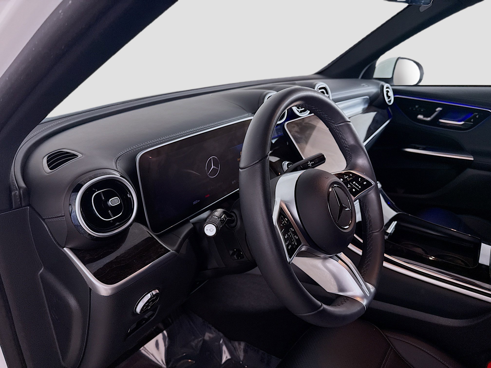 Used 2024 Mercedes-Benz GLC 300 4MATIC image 23