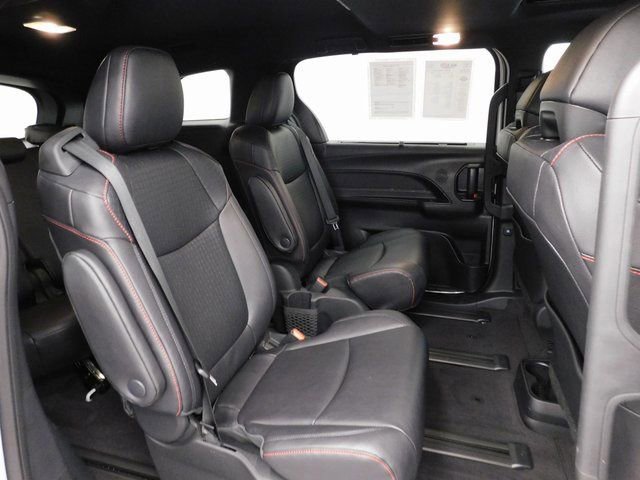 Used 2025 Toyota Sienna XSE image 31