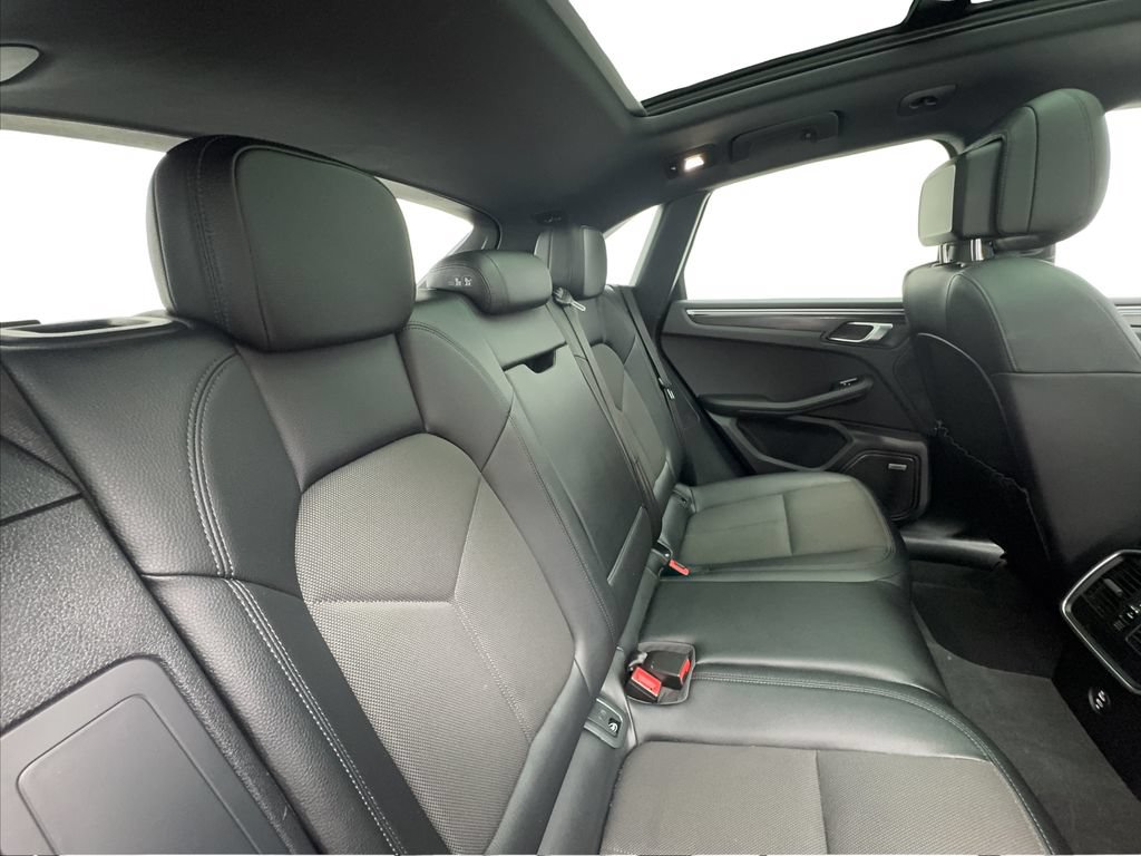 Used 2022 Porsche Macan AWD/4WD image 27