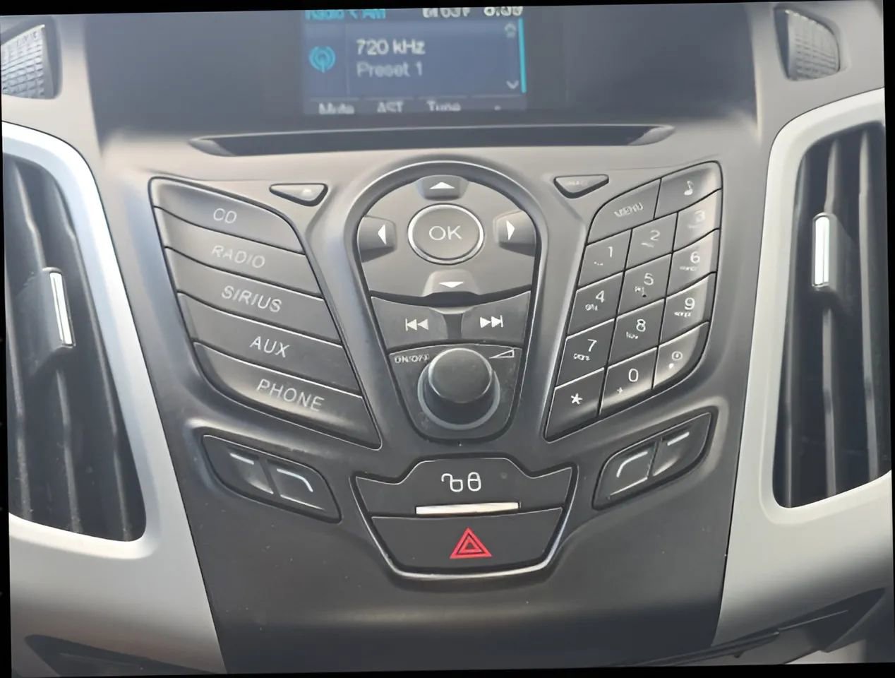 Used 2012 Ford Focus SE FWD image 23