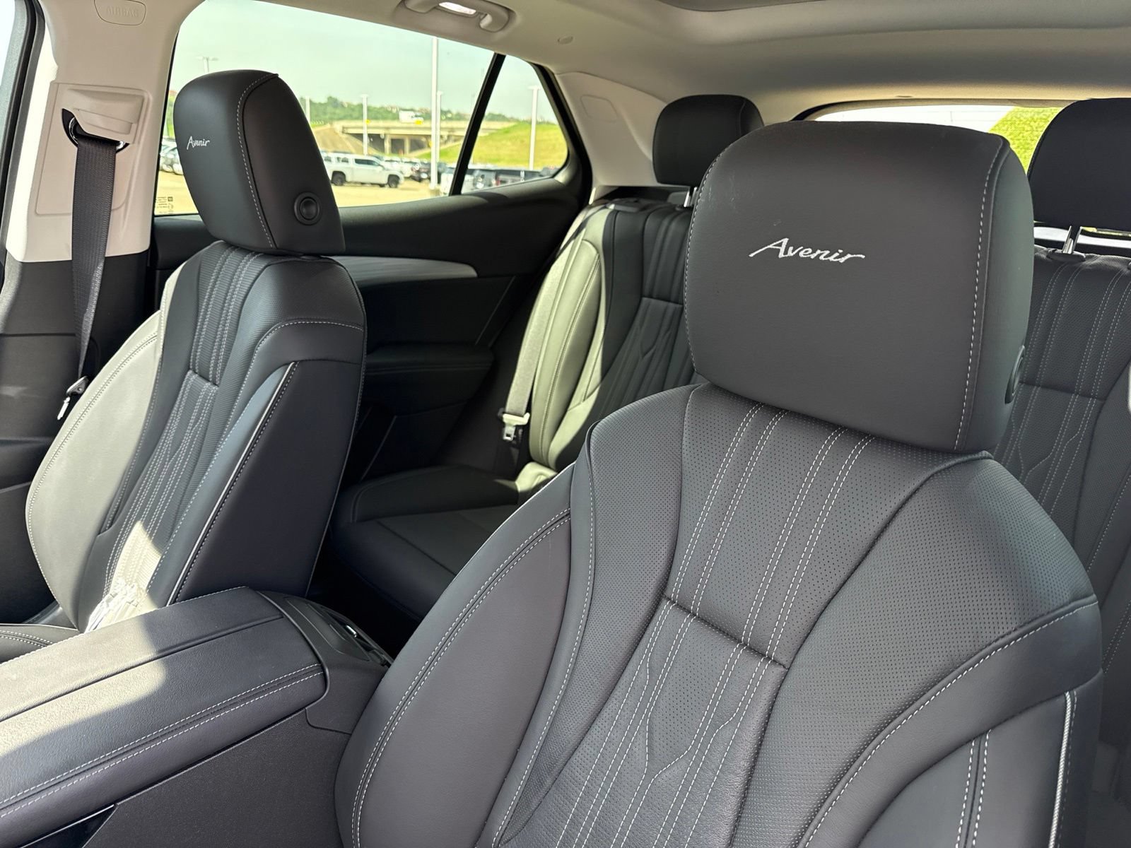 Used 2024 Buick Envision Avenir AWD/4WD image 21