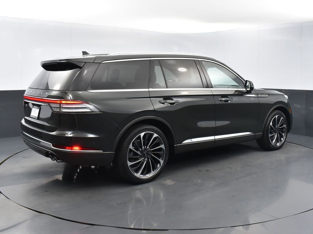 Used 2023 Lincoln Aviator Reserve w/ Equipment Group 201A image 6
