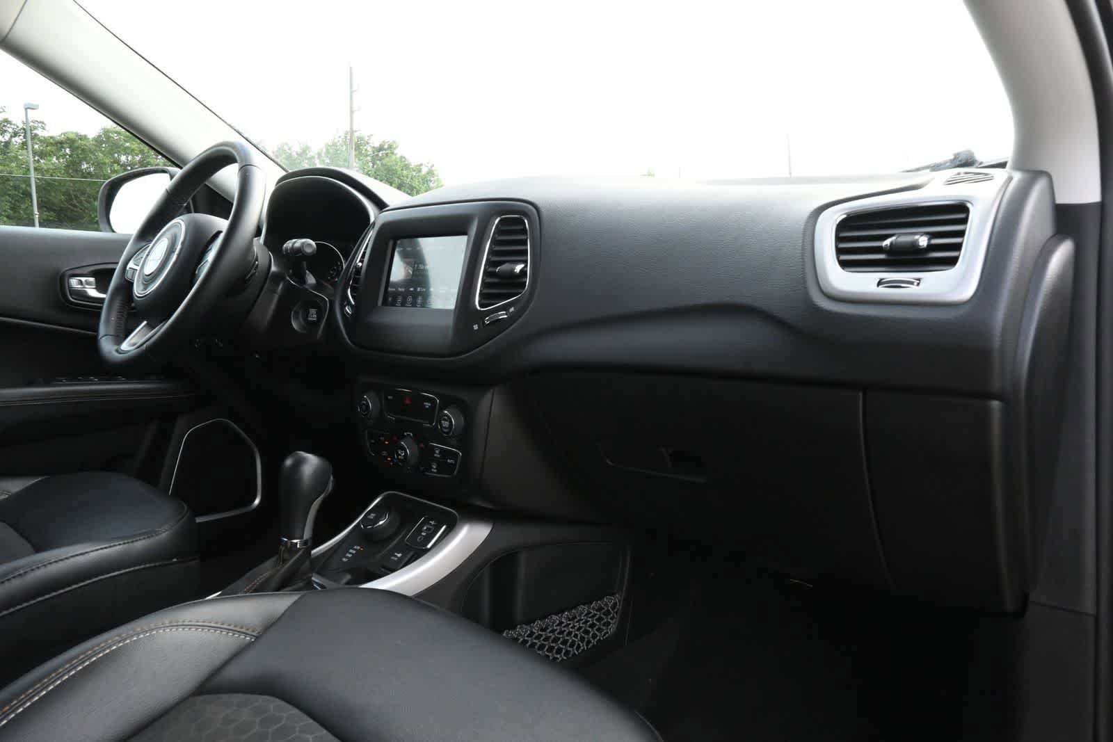Used 2019 Jeep Compass Latitude w/ Popular Equipment Group AWD/4WD image 23