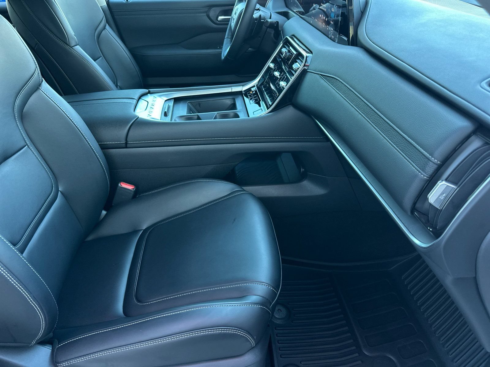 Used 2025 Nissan Armada SV AWD/4WD image 15