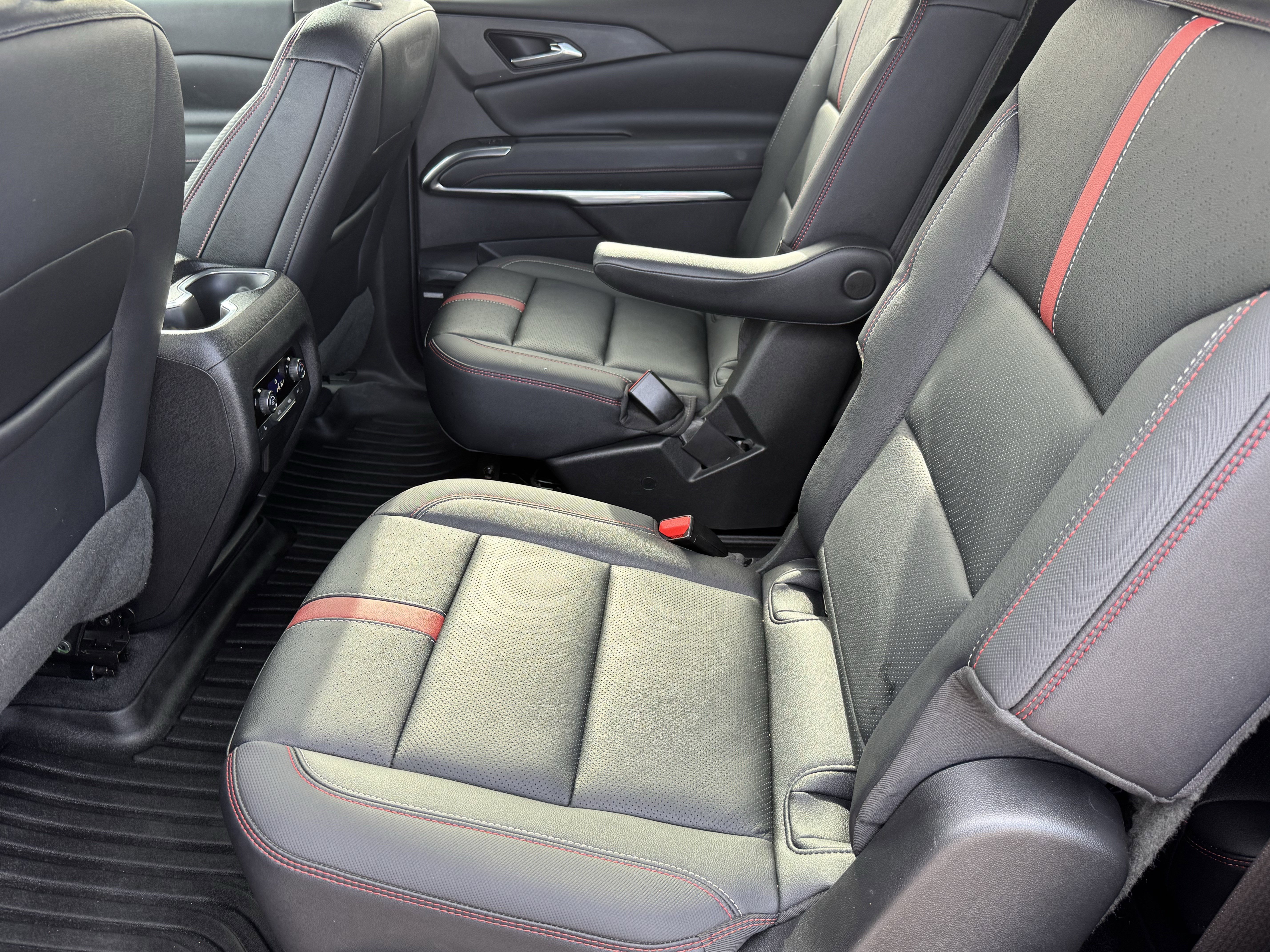 Used 2024 Chevrolet Traverse RS image 11