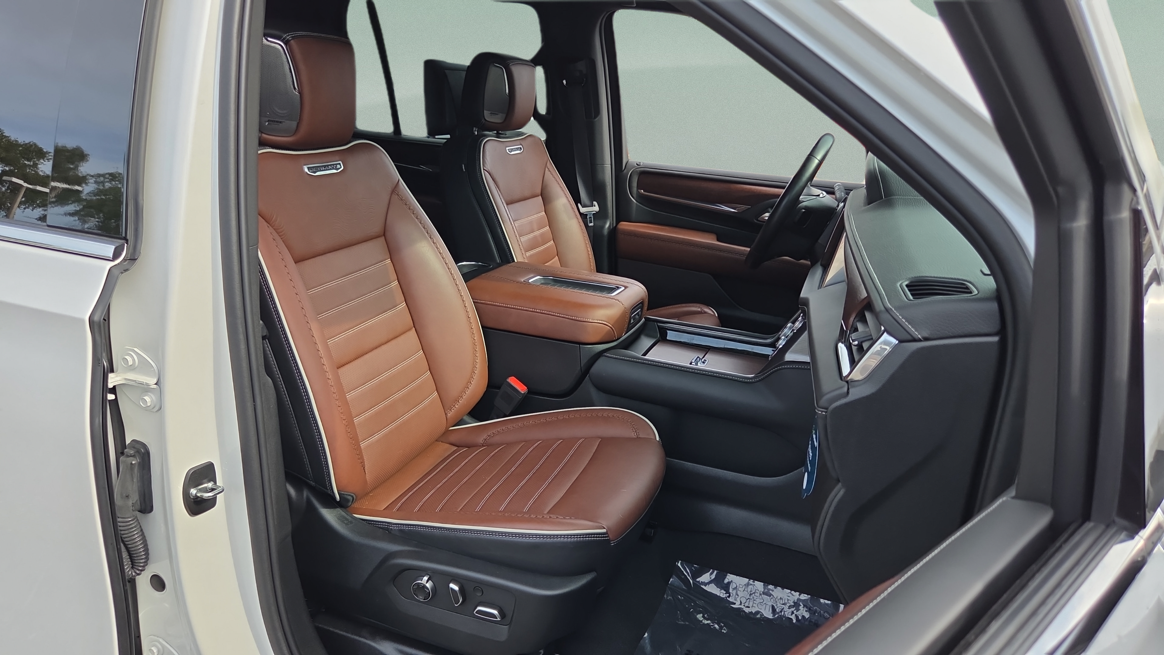 Certified 2023 GMC Yukon Denali Ultimate AWD/4WD image 16