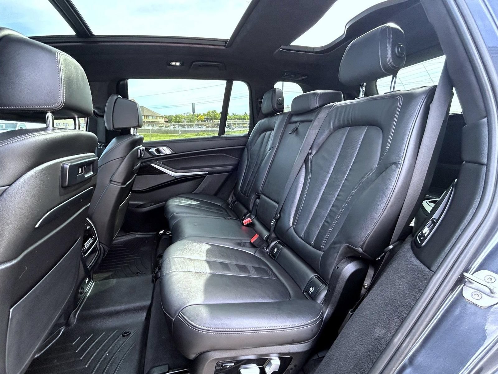 Used 2020 BMW X7 M50i w/ Cold Weather Package AWD/4WD image 20