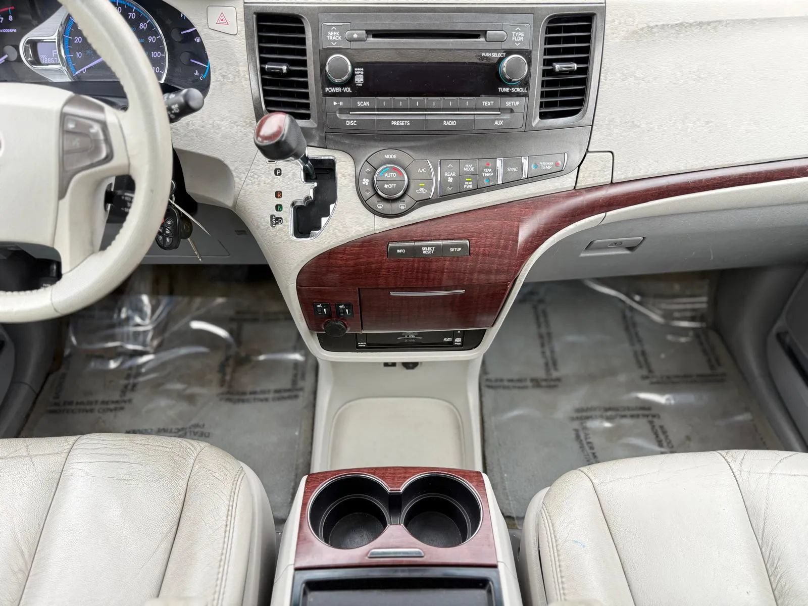 Used 2011 Toyota Sienna XLE w/ Entertainment Pkg FWD image 18
