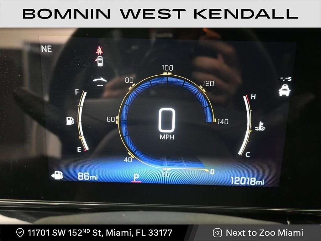 Used 2025 Chevrolet Trax RS w/ Sunroof Package image 11