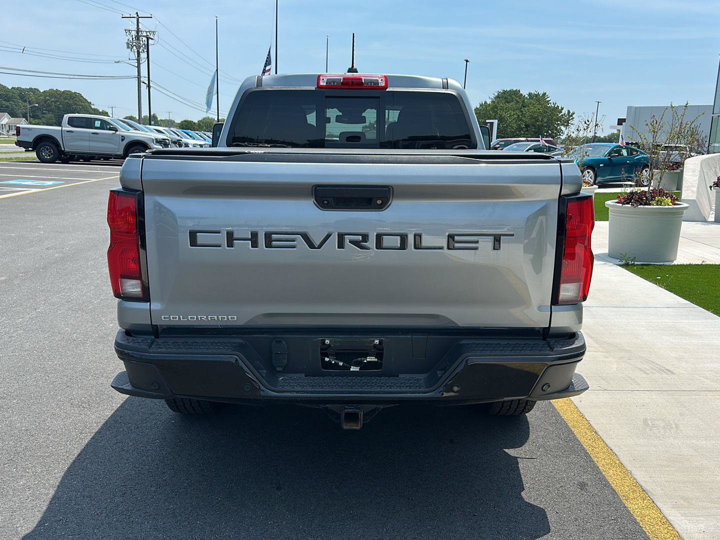 Used 2025 Chevrolet Colorado Z71 w/ Technology Package AWD/4WD image 6