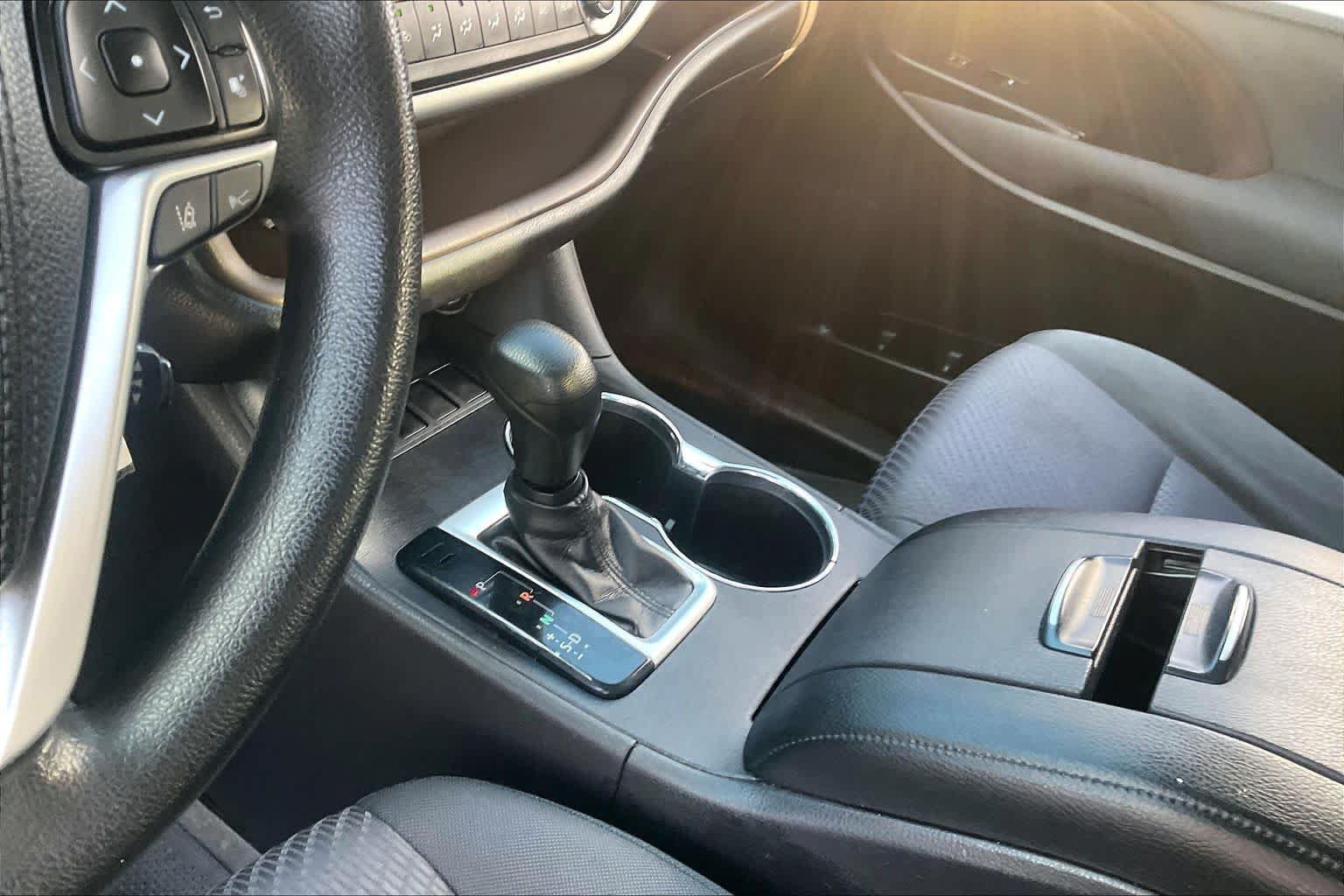 Used 2019 Toyota Highlander LE FWD image 16