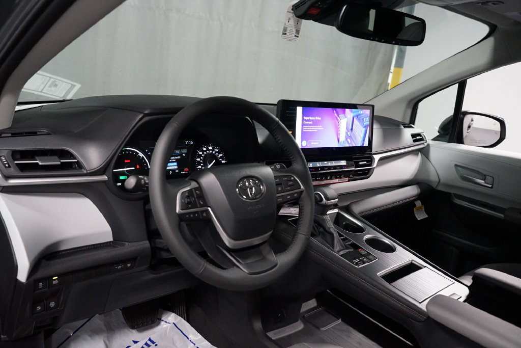 New 2026 Toyota Sienna XLE FWD image 11