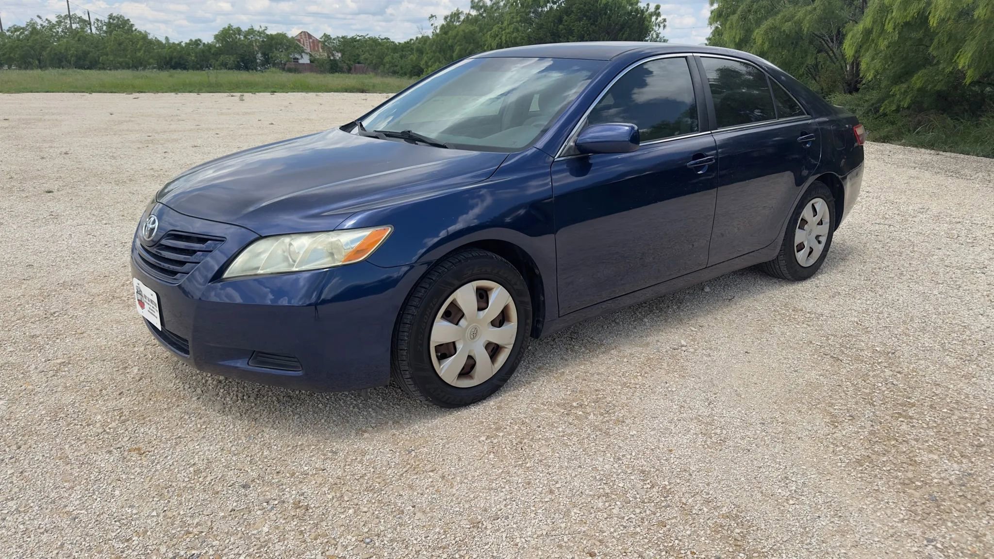 Used 2009 Toyota Camry LE FWD image 1