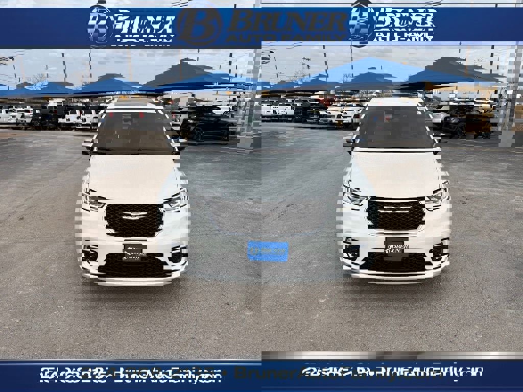 New 2026 Chrysler Pacifica Pinnacle image 2