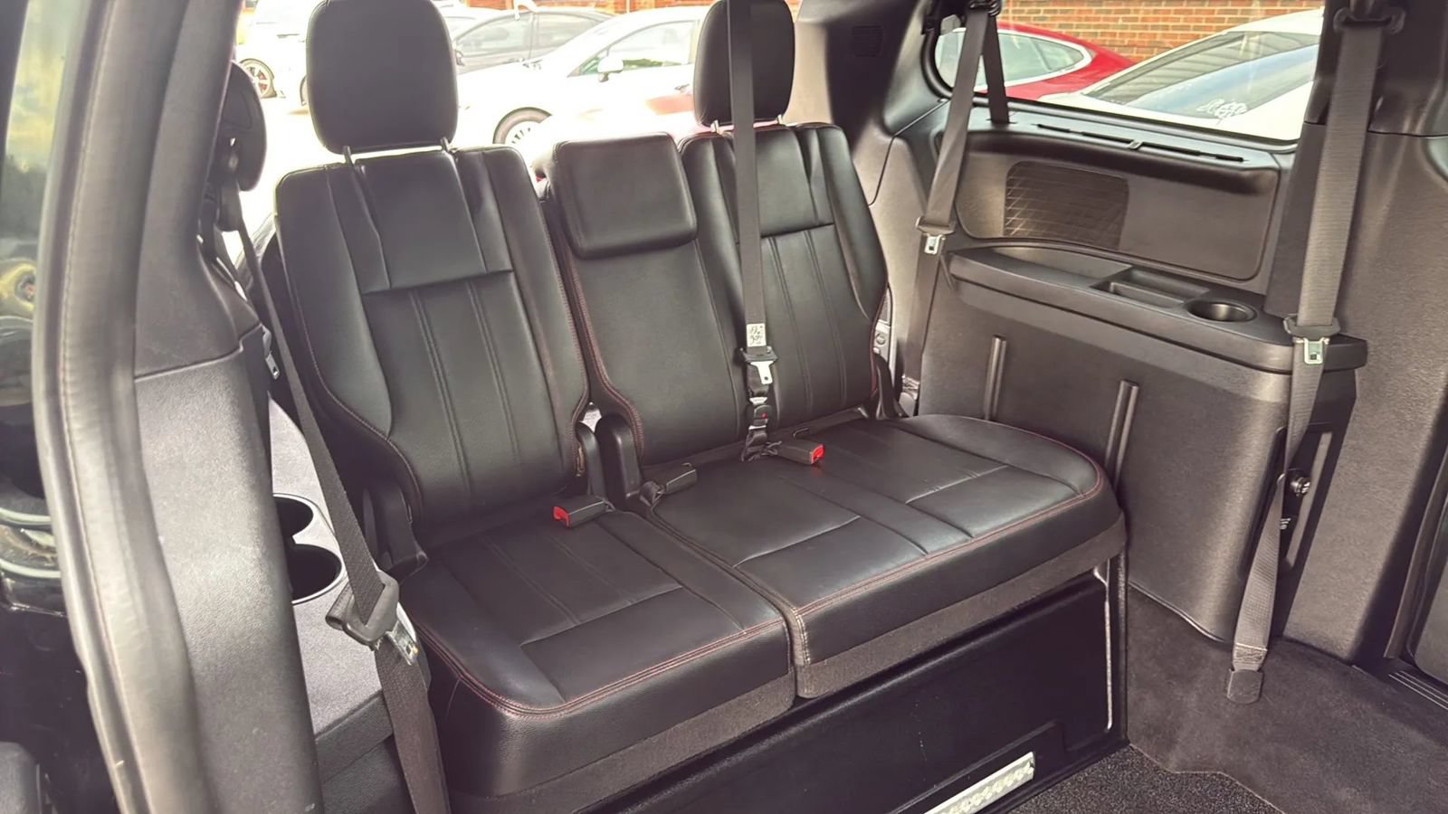 Used 2014 Dodge Grand Caravan R/T w/ Driver Convenience Group FWD image 17