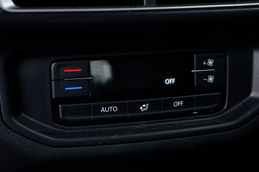 Used 2025 Volkswagen Atlas Peak Edition SE image 41