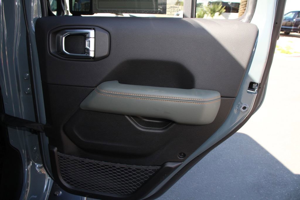 Used 2025 Jeep Gladiator Mojave image 25