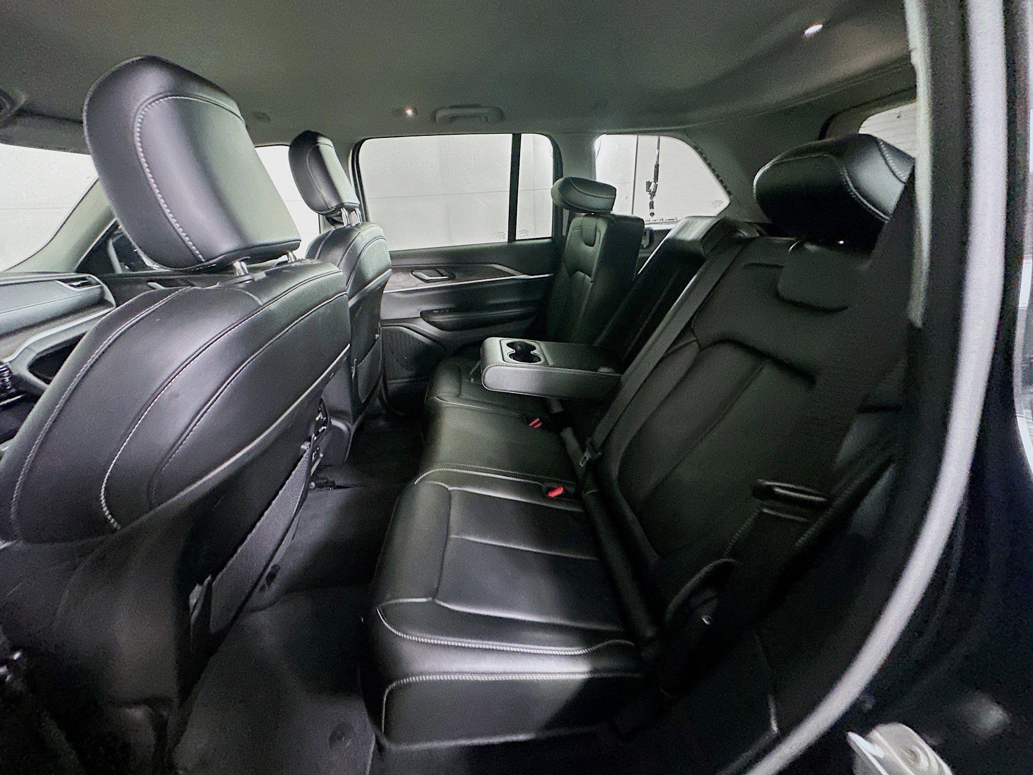 Used 2023 Jeep Grand Cherokee Limited image 27