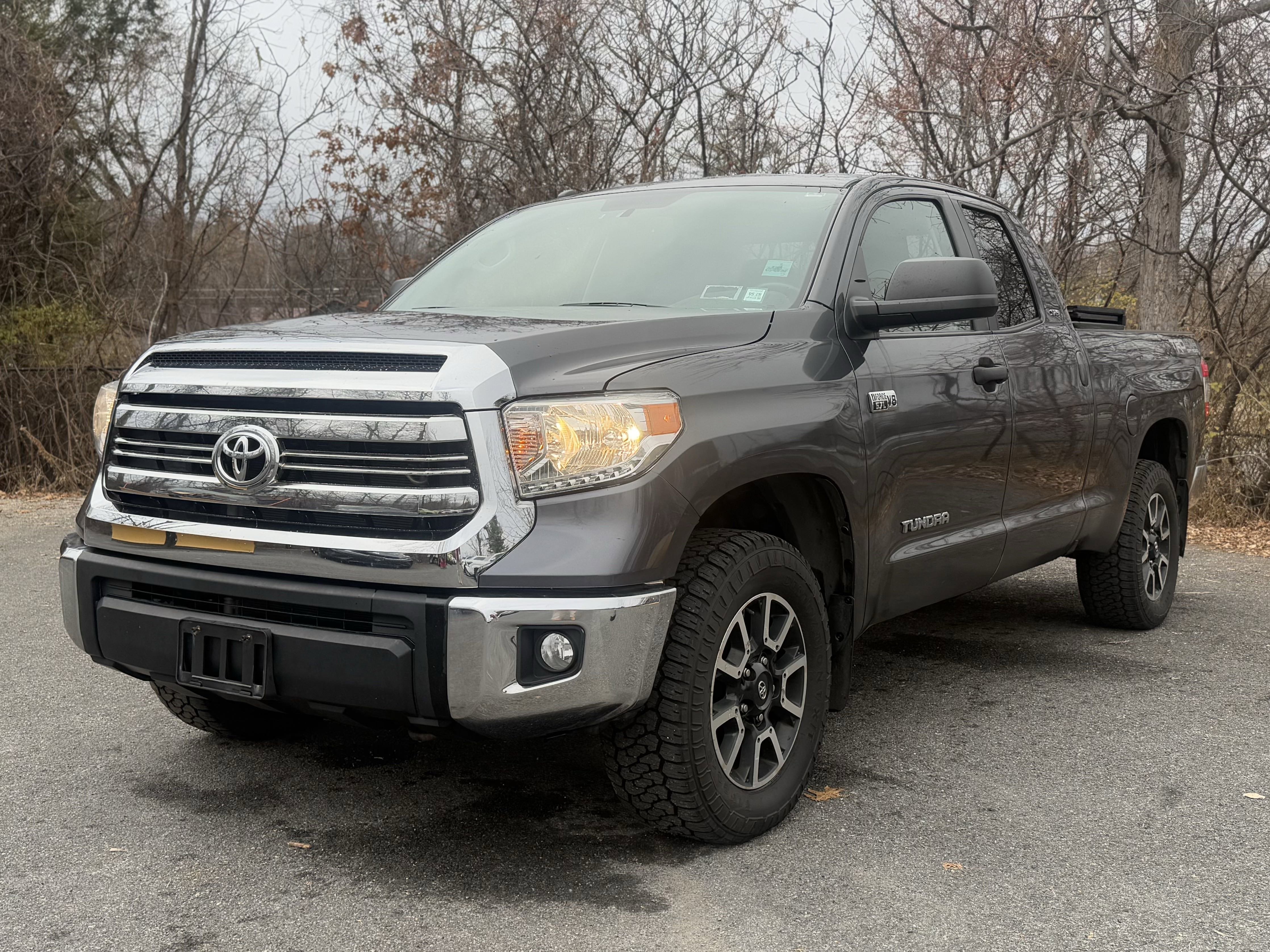 Used 2017 Toyota Tundra SR5 image 1