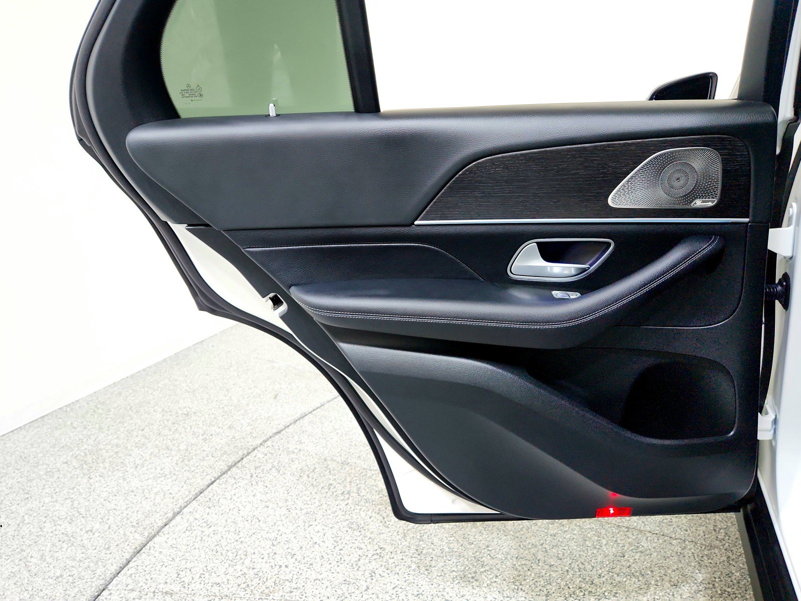 Certified 2025 Mercedes-Benz GLE 450e 4MATIC image 24