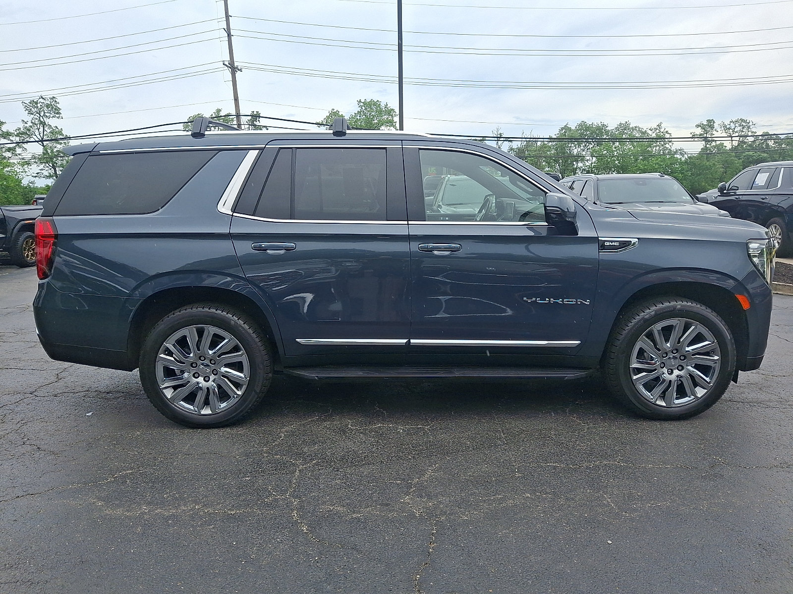 Used 2021 GMC Yukon SLT w/ Rear Media and Nav Package AWD/4WD image 7