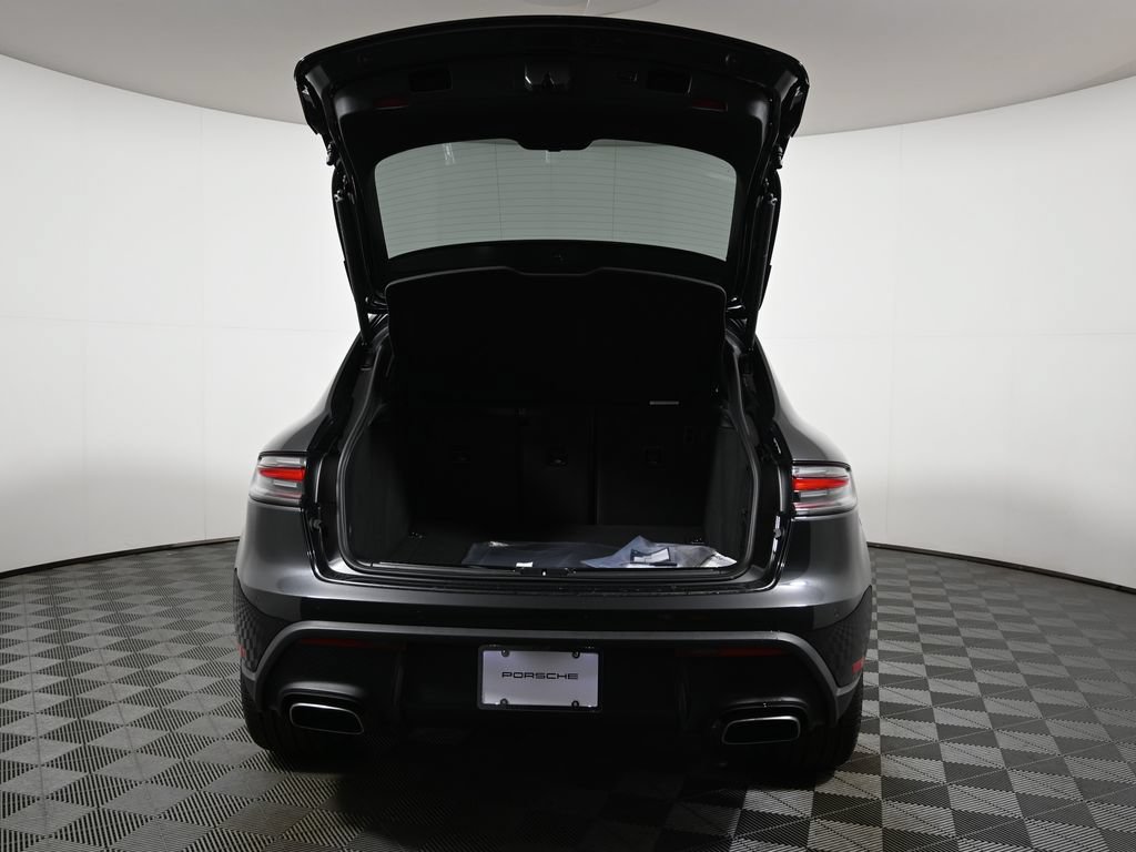 Used 2026 Porsche Macan AWD/4WD image 40
